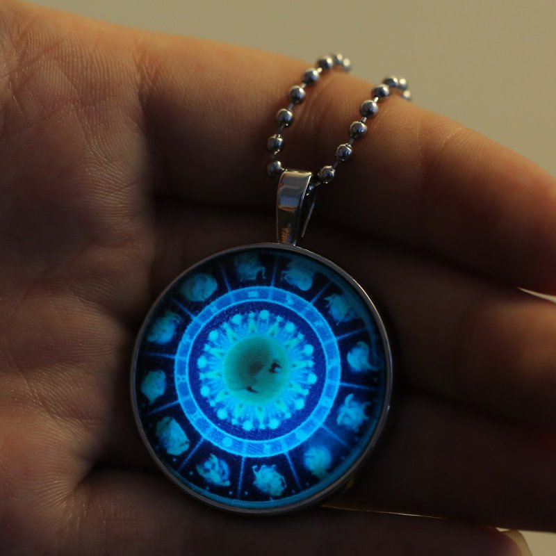 复古纽扣图案夜光圆形吊坠 夜光情侣饰品 生日礼物 发光项链